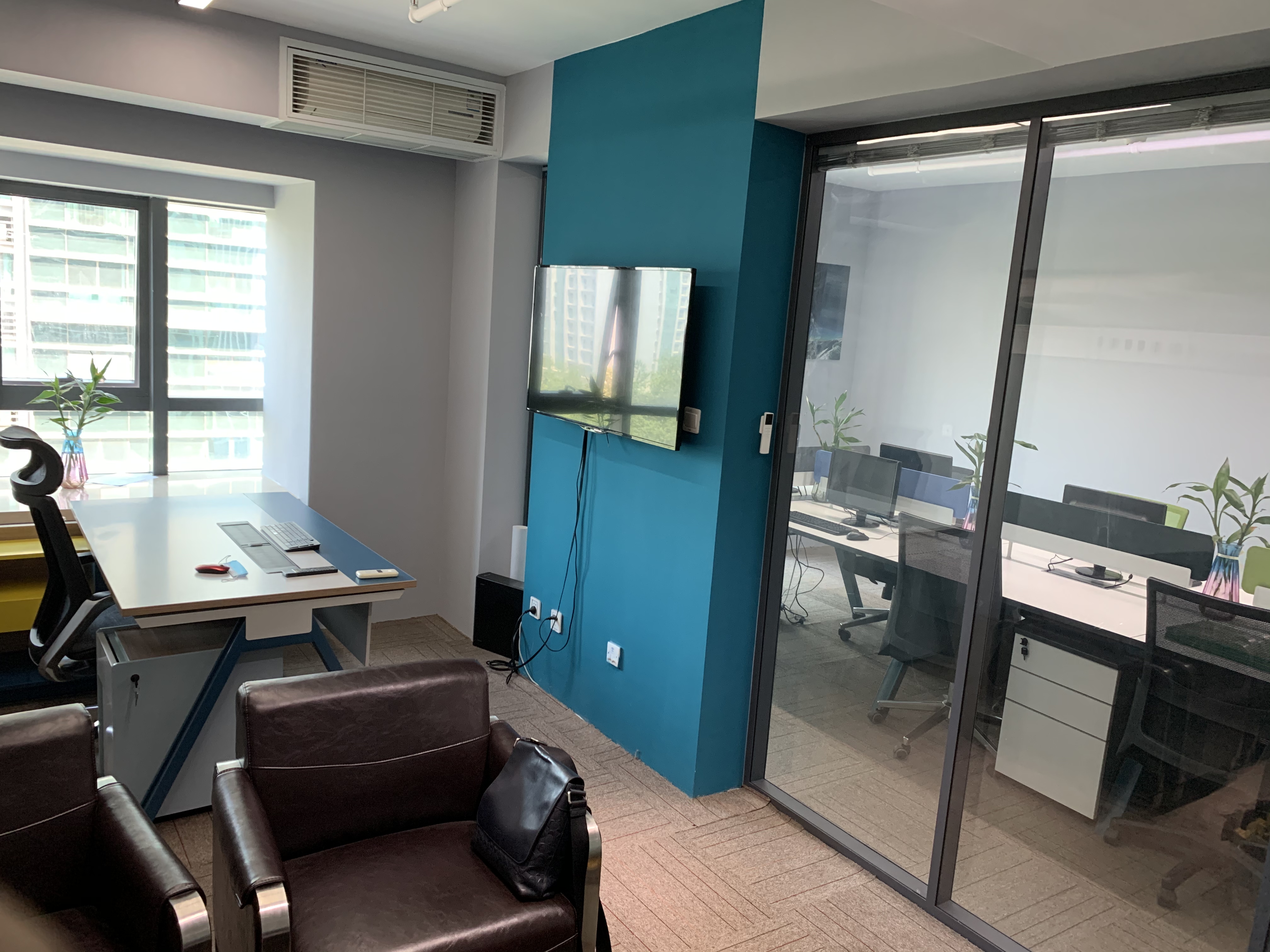 亦莊力寶廣場某公司-歐時辦公家具定制案例